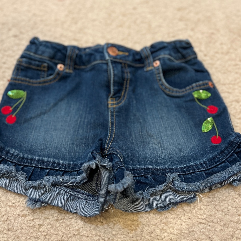 Cat & Jack 🍒 embroidered denim shorts size 7/8